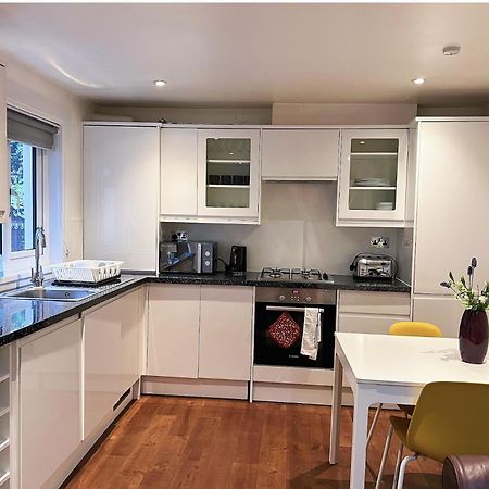 Lovely 2 Bedroom Garden Flat In London Exteriör bild