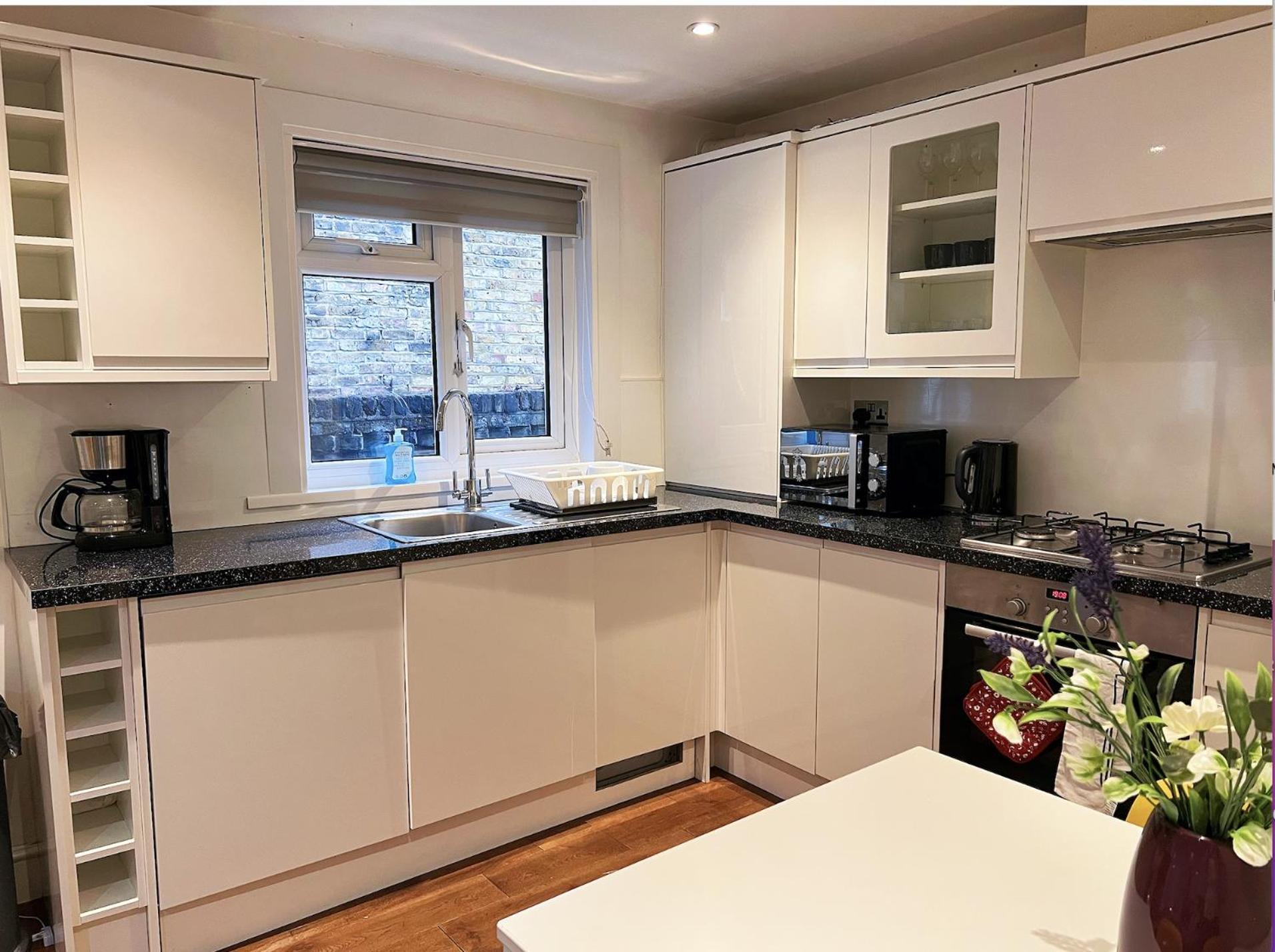Lovely 2 Bedroom Garden Flat In London Exteriör bild